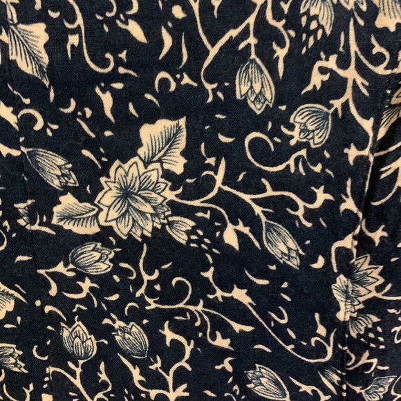 Honors, cute navy blue floral, print romper with ties that can tighten or extend - Picture 4 of 4